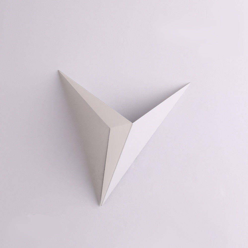 Modern Triangular Wall Lamp - TrigoLux | Kalsten