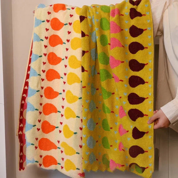 Kalsten | Soft children's towel made of cotton with pear motif