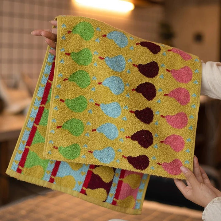 Kalsten | Soft children's towel made of cotton with pear motif