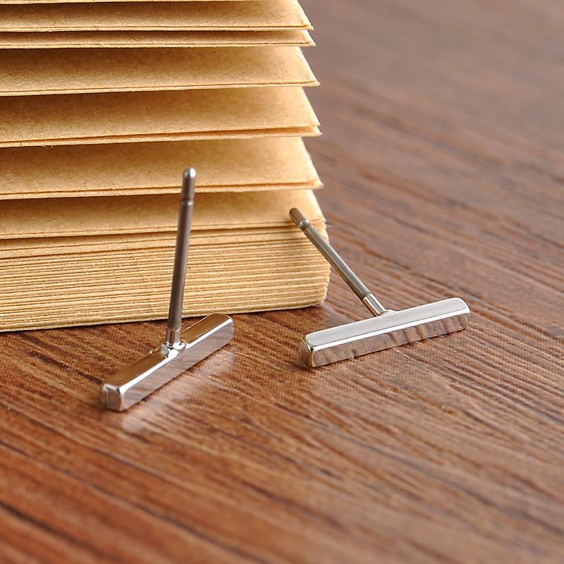 Classic T-Bar Earrings | Skanto