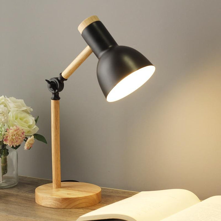Table lamp with wooden finish in Nordic style | Kalsten