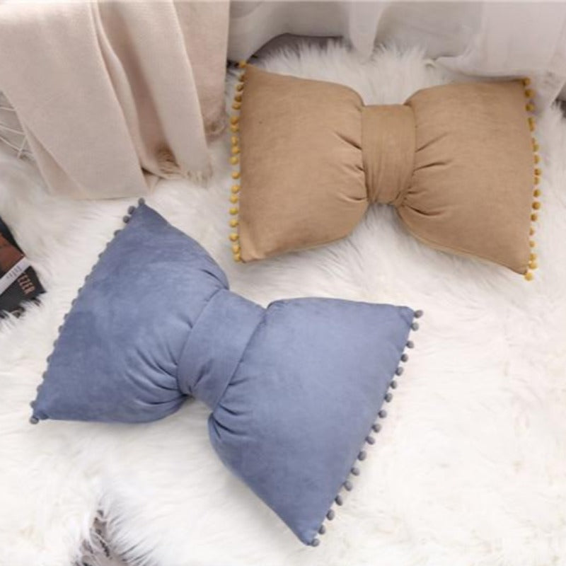 Kalsten | Bow-shaped Decorative Cushion as Decorative Accent