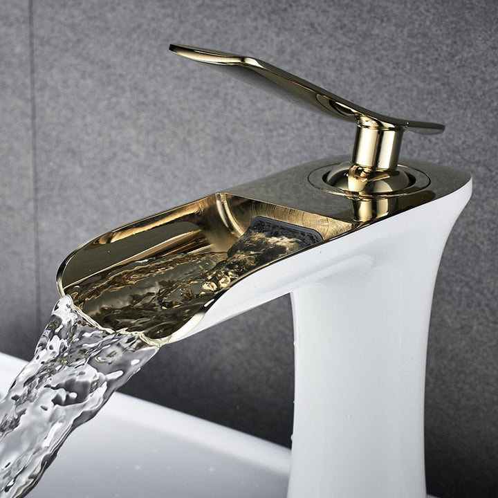 Modern Bathroom Faucet – Elegant Design