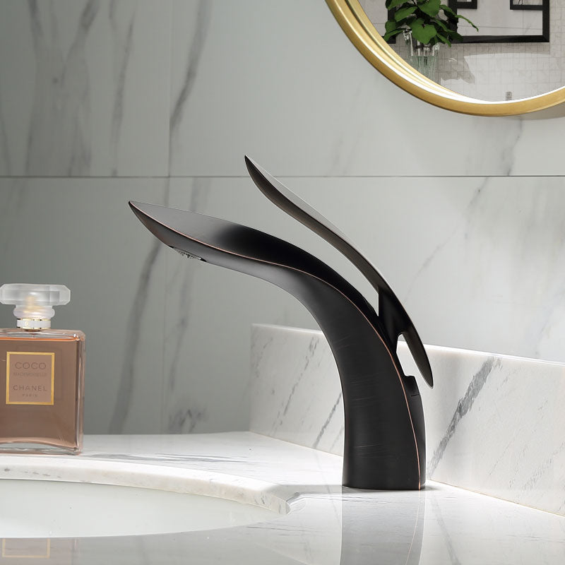 BowLift | Luxurious modern bathroom faucet