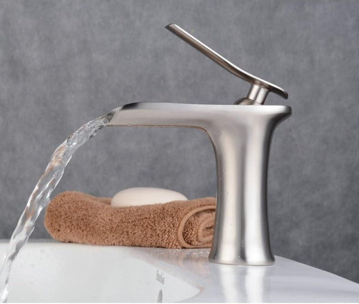 Modern Bathroom Faucet – Elegant Design