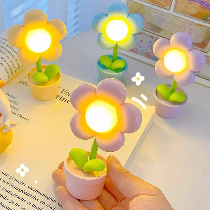 Small Flower Relaxing Table Lamp - BlossomGlow | Kalsten