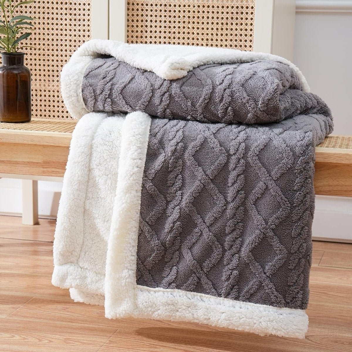 Skanto | SHERPLY – Reversible Sherpa Fleece Blanket for Year-Round Comfort
