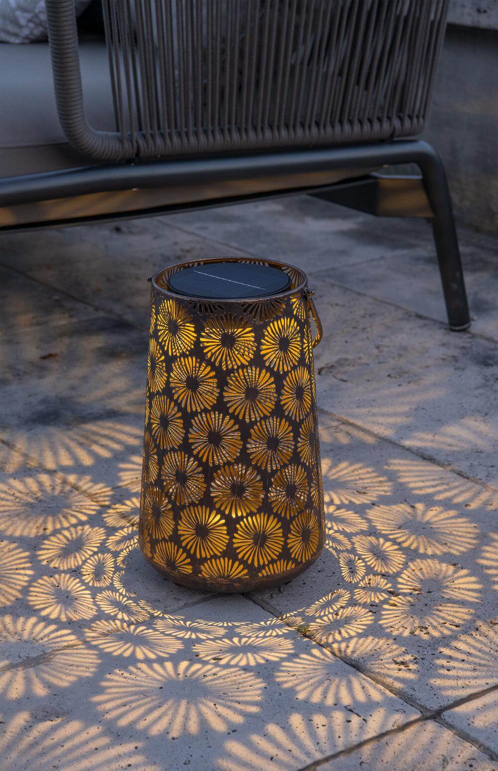 Antic Daisy - Vintage Sun Lantern for Enchanting Garden Lighting Kalsten