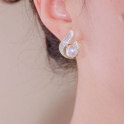BowLift | Elegant earrings with pearl imitation and rhinestone