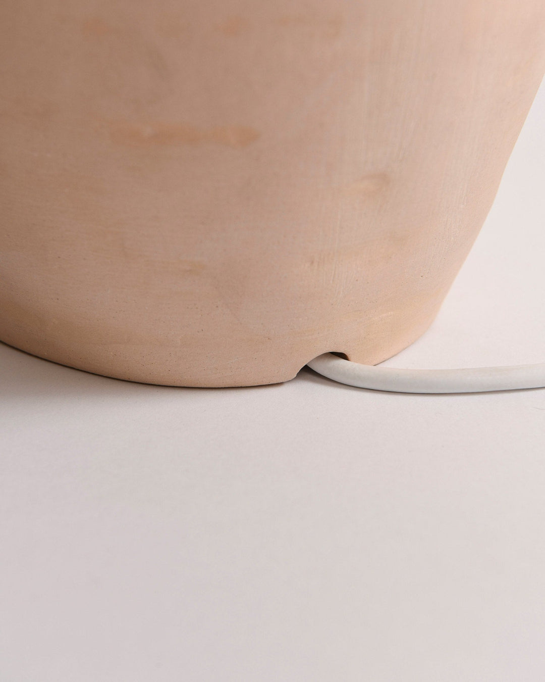 Contemporary Style Table Lamp with Natural Accent | Kalsten