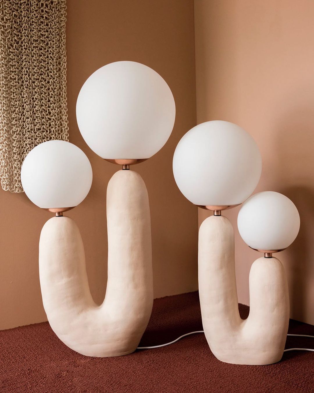 Contemporary Style Table Lamp with Natural Accent | Kalsten