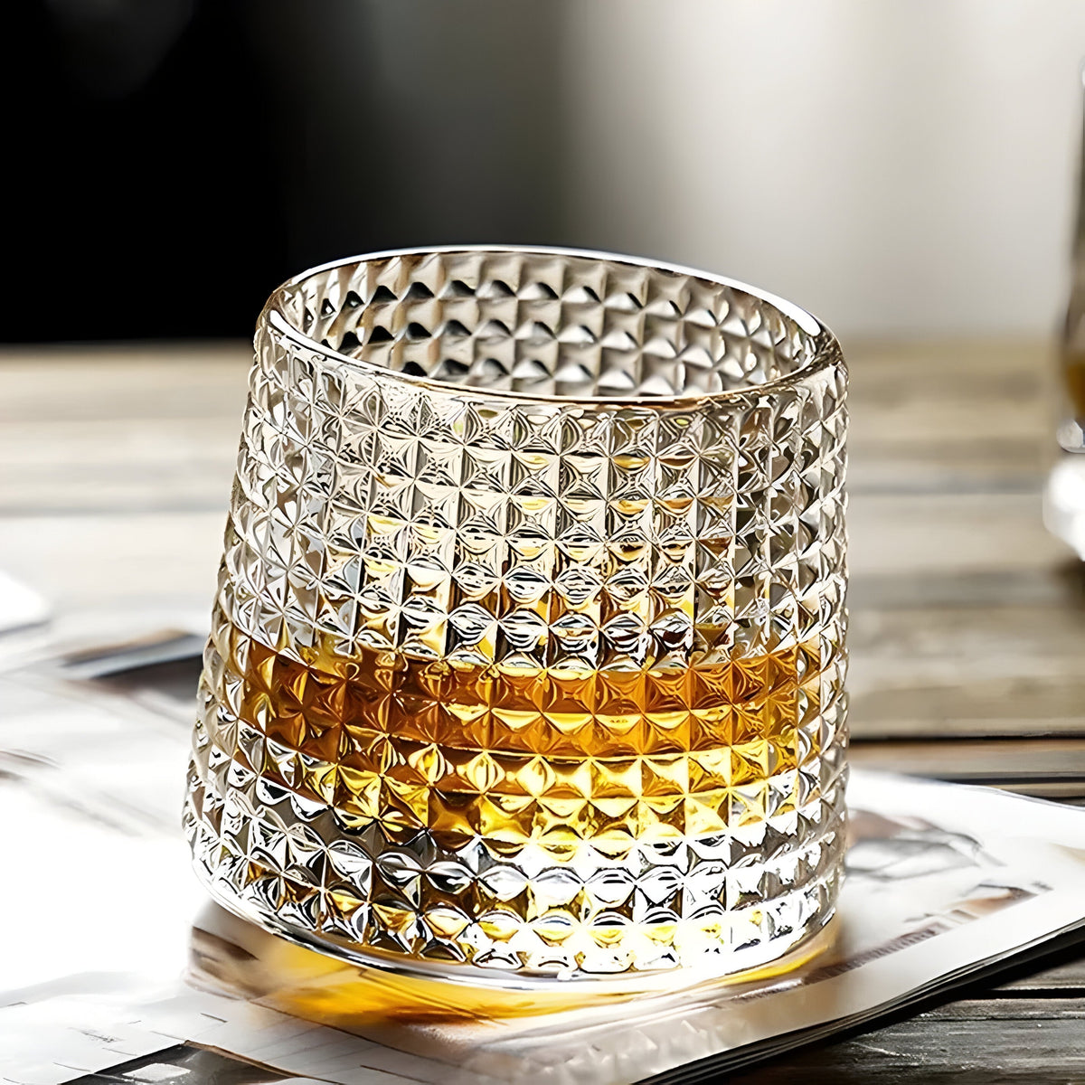 360° Rotating Whisky Glass – Textured Design for Stylish Drinking Enjoyment