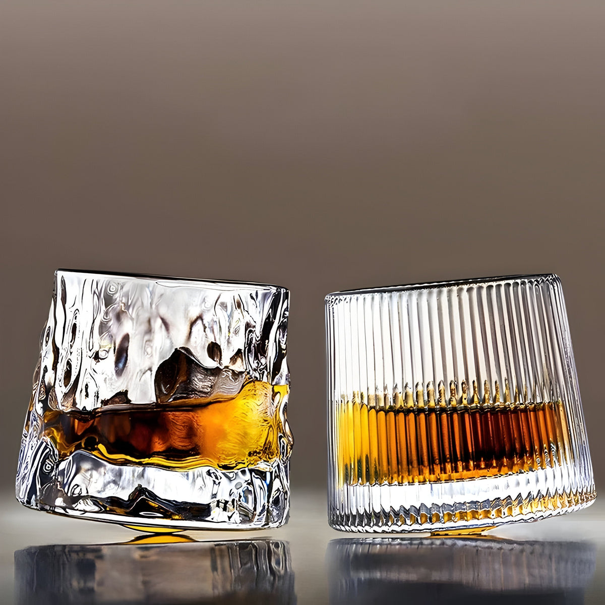 360° Rotating Whisky Glass – Textured Design for Stylish Drinking Enjoyment