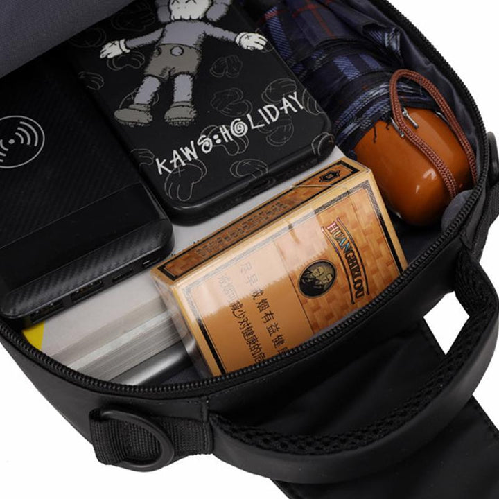 Shoulder bag with USB charger | Kalsten
