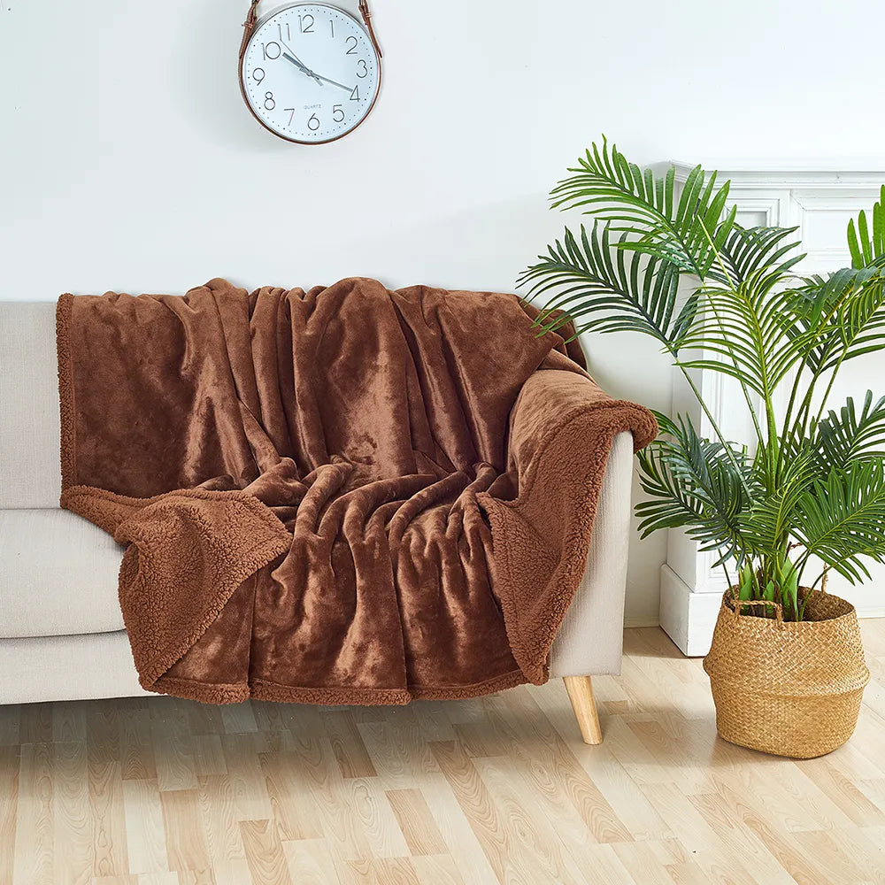 Skanto | CozyGuard Waterproof Blanket – Reversible, Stain-Resistant & Soft Plush Design