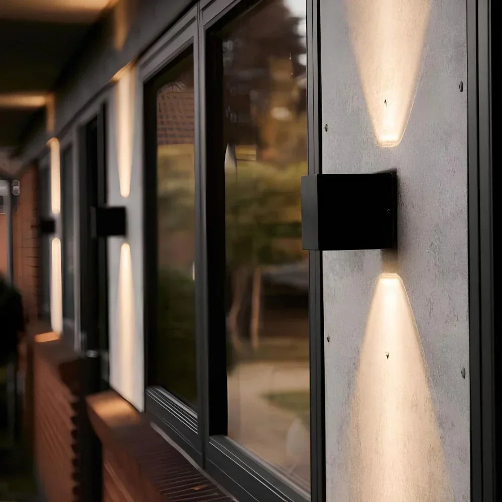 Adjustable Black Cube LED Wall Lamp Kalsten