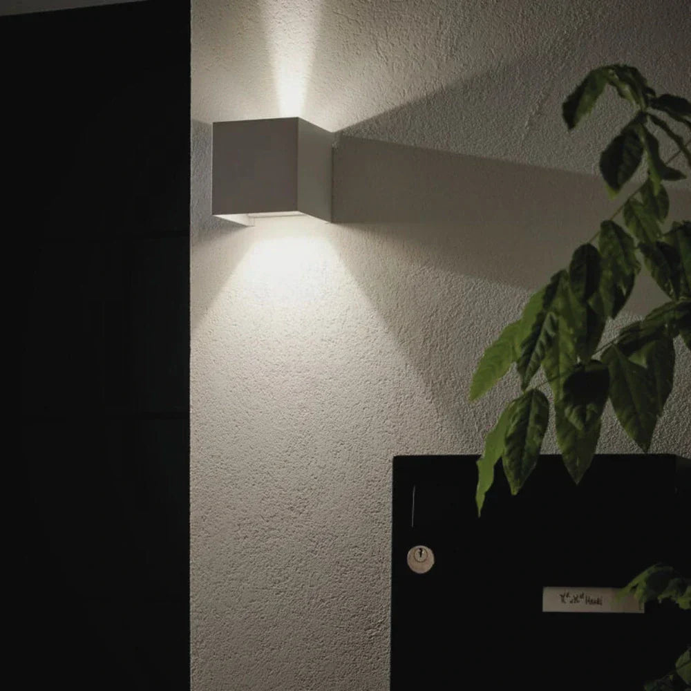 Adjustable Black Cube LED Wall Lamp Kalsten