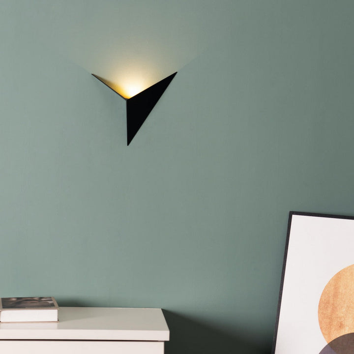 Modern Triangular Wall Lamp - TrigoLux | Kalsten